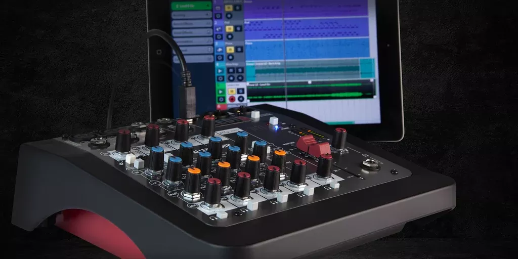 ALLEN & HEATH ZEDi 10FX MIXER - USED